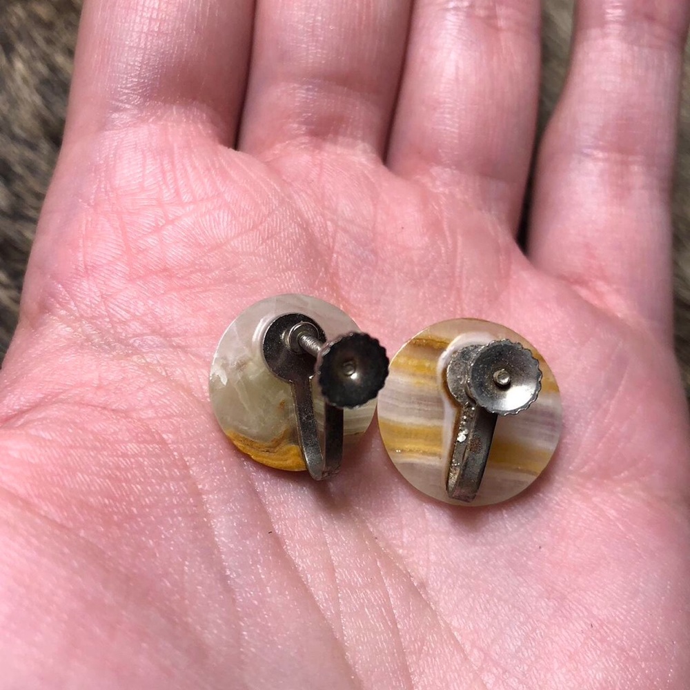 Vintage mismatched silver toned screw back agate earrings - Picture 3 of 3